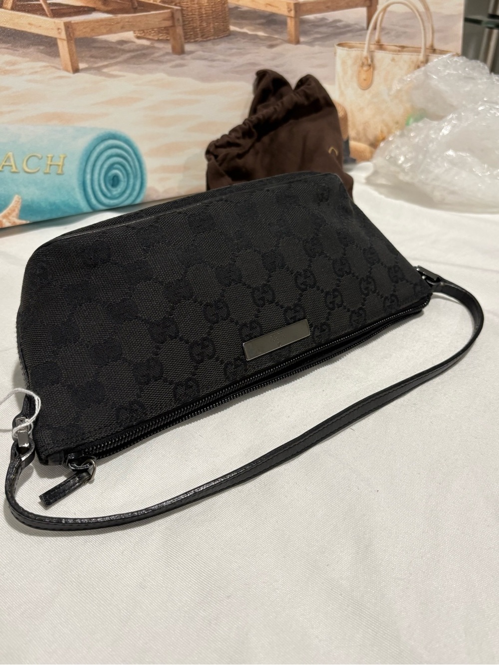 Authentic Gucci GG Canvas Boat Shoulder Bag with Certificate and duster - Picture 10 of 11